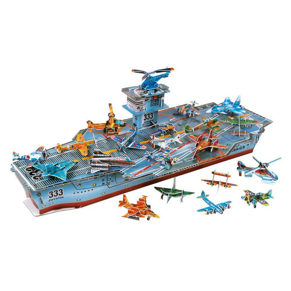 La maquette du porte-avions Foch plus vraie que nature La maquette du porte-avions Foch plus vraie que nature
