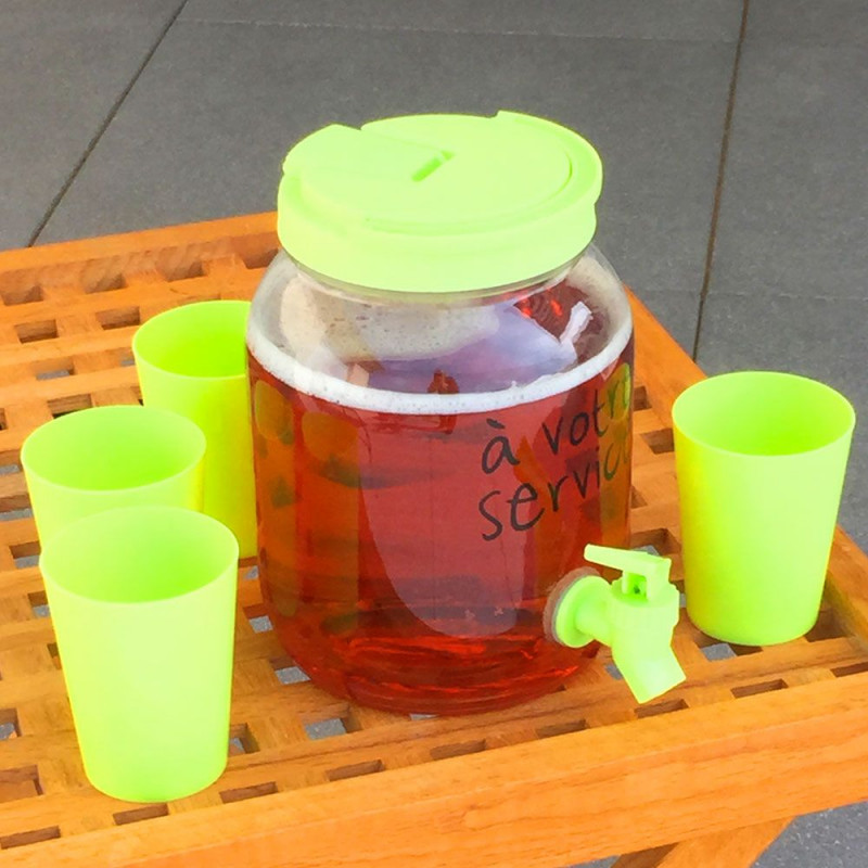 Fontaine à boisson et ses 4 gobelets