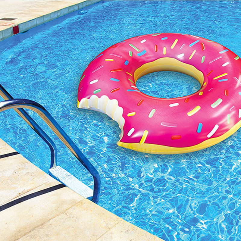 Bouée géante donut fraise sur MyCrazyStuff