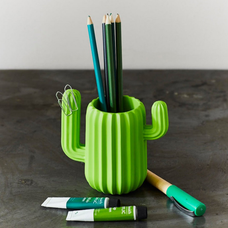 Cadeau insolite mais pratique : crayons et lunettes dans le même pot !