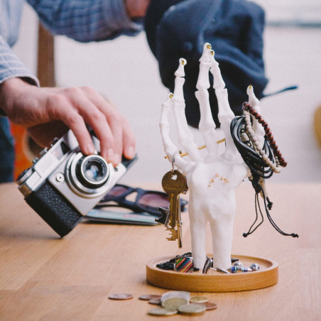 Porte-bijoux Main squelette