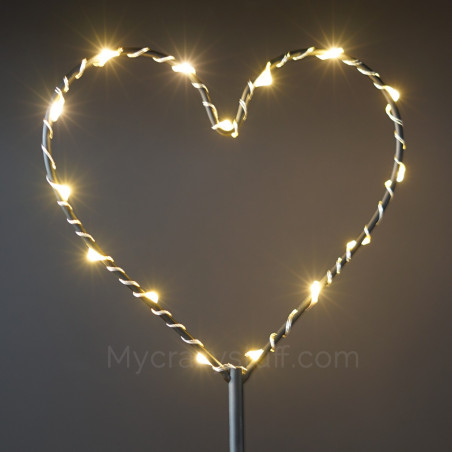 Coeur métal lumineux sur pied