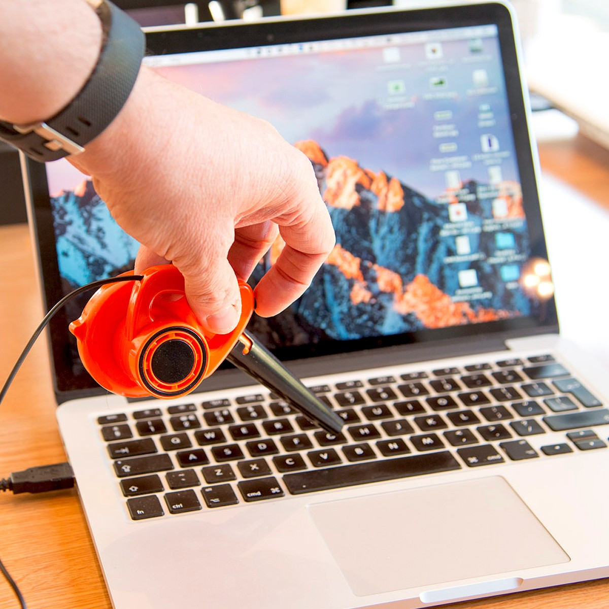 Mini Souffleur USB : Gadget insolite pour un bureau impeccable ! -  MyCrazyStuff - 15,90 €