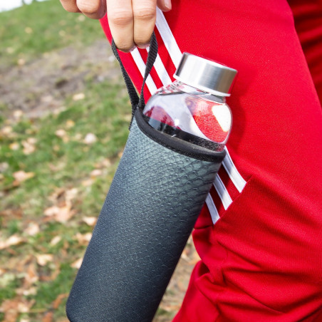 Bouteille en verre avec housse serpent