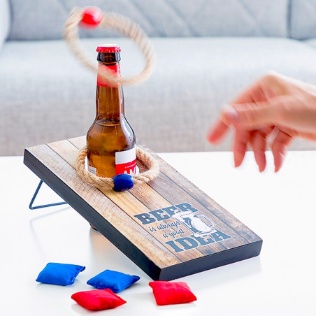 Jeu d'adresse à boire, lancer de sacs et anneaux.