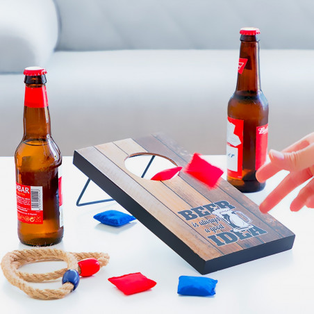 Jeu d'adresse à boire, lancer de sacs et anneaux.