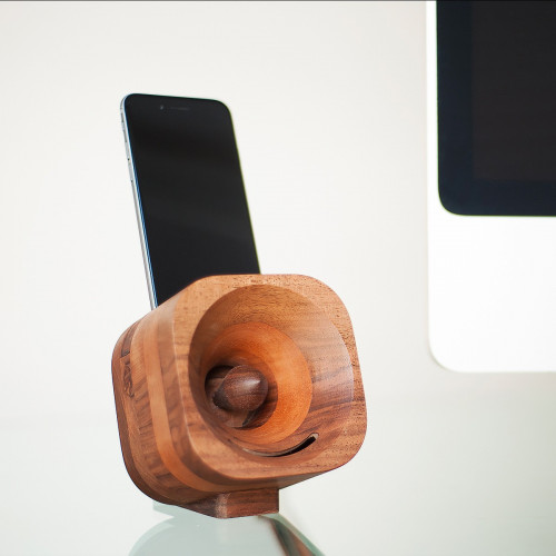 Enceinte en bois design pour iPhone