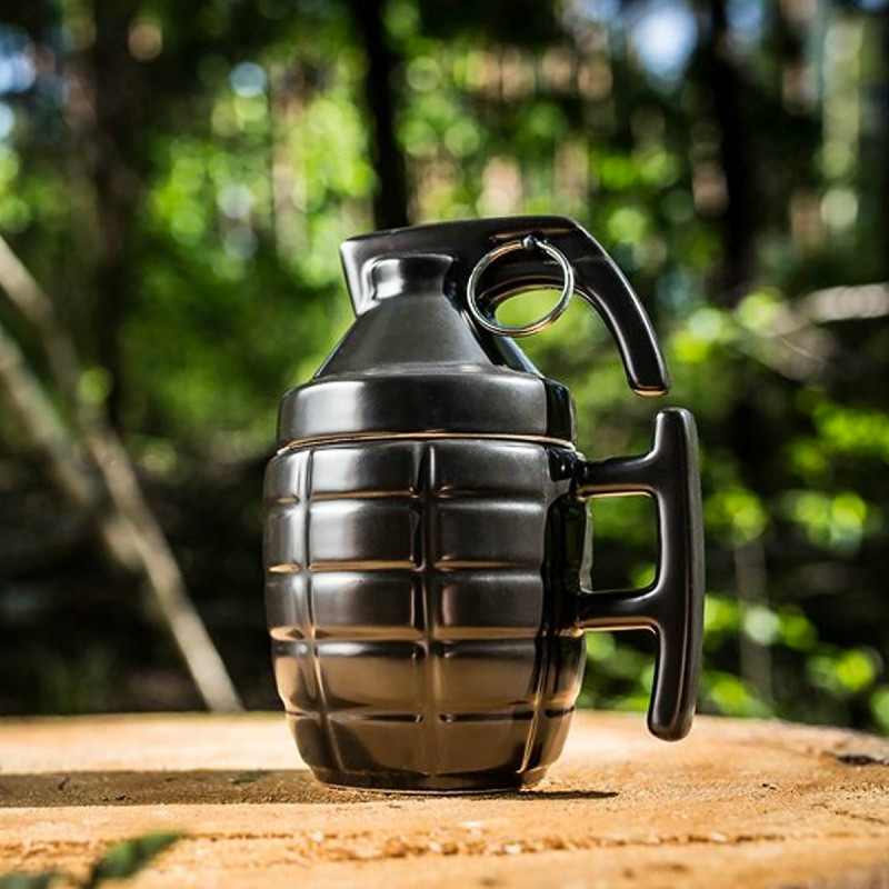 Mug grenade et son couvercle à goupille