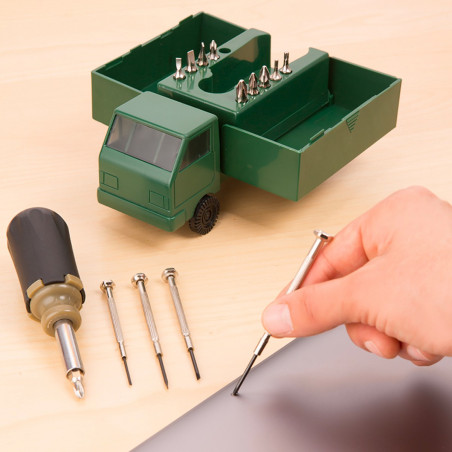 Camion boîte à outils