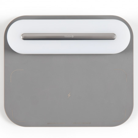 Station de charge illuminée avec veilleuse de chevet amovible.