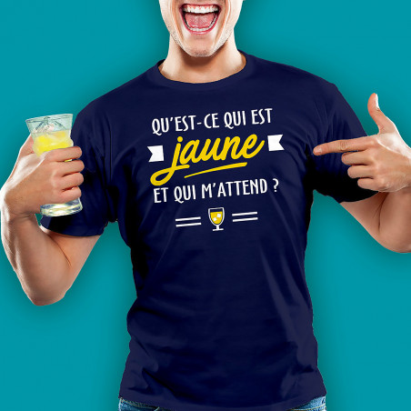 T-shirt humoristique Qu'est-ce qui est jaune et qui m'attend - L