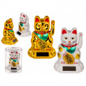 Maneki-neko solaire en plastique avec patte mobile, disponible en blanc ou doré - Mycrazystuff