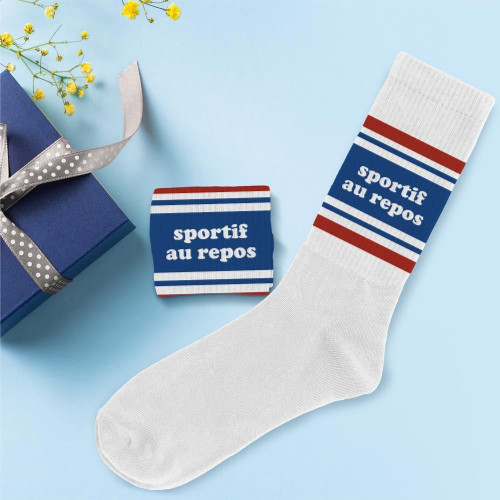 Chaussettes blanches sportifs au repos