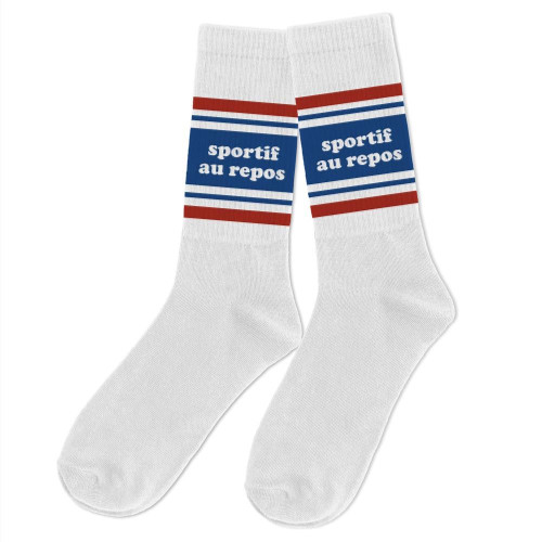 Chaussettes blanches sportifs au repos