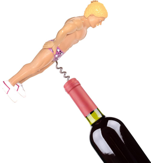 ouvre bouteille homme musclé blond