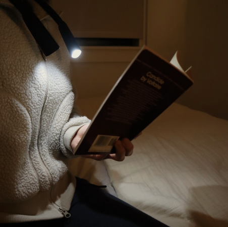 Lampe de lecture mains libres - Kikkerland