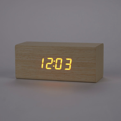 Réveil digital en bois Timber balvi mycrazystuff.com