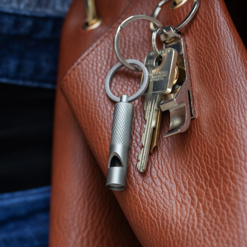 Mini Sifflet Porte-clés Kikkerland mycrazystuff.com