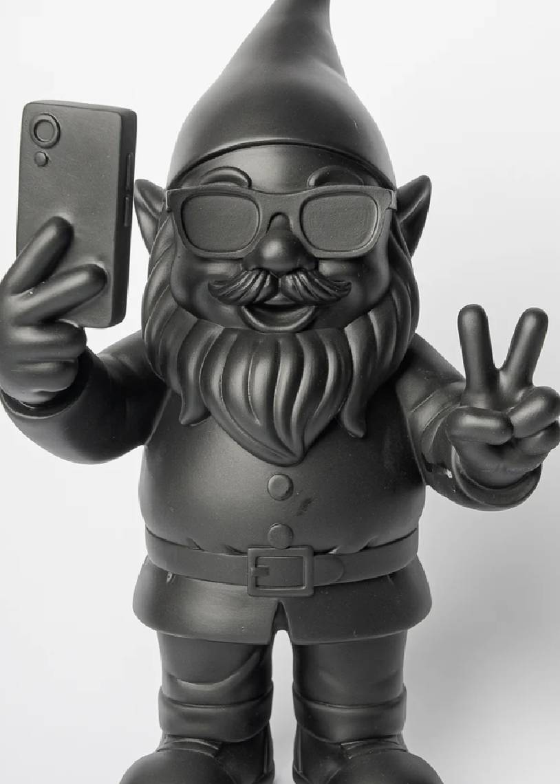 Gnome Selfie Noir 29 cm – Nani’s mycrazystuff.com