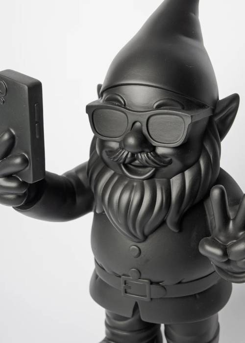 Gnome Selfie Noir 29 cm – Nani’s mycrazystuff.com