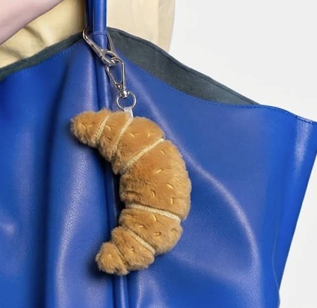 Eat My Socks – Croissant Bag Charm – Porte-clés Croissant en Peluche
