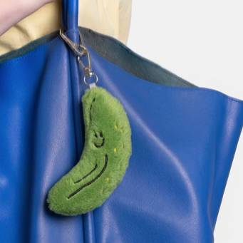 Eat My Socks – Pickle Bag Charm – Porte-clés Cornichon en Peluche