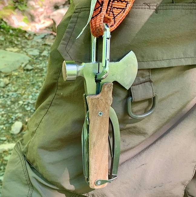 Kikkerland – Hache Multi-Outils en Bois