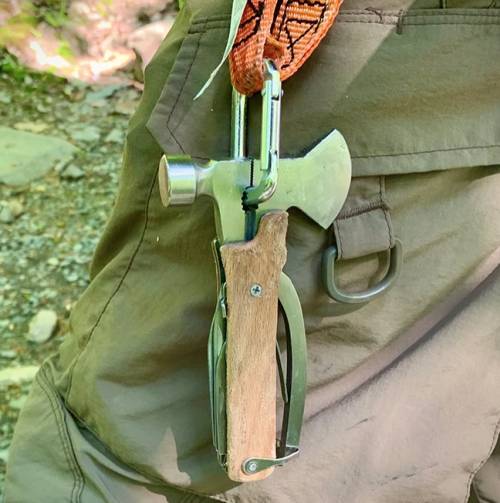 Kikkerland – Hache Multi-Outils en Bois