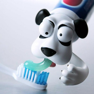 Pete, toutou distributeur de dentifrice