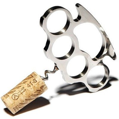 Wine'd Up, tire-bouchon poing américain