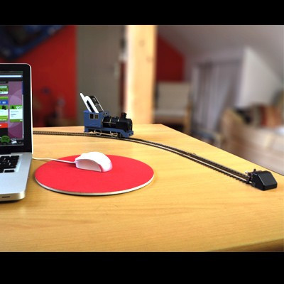 Train électrique porte téléphone