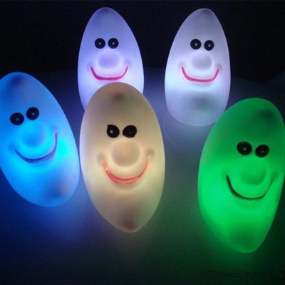 Petite lune veilleuse couleurs changeantes LED