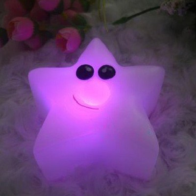 Petite étoile veilleuse couleurs changeantes LED