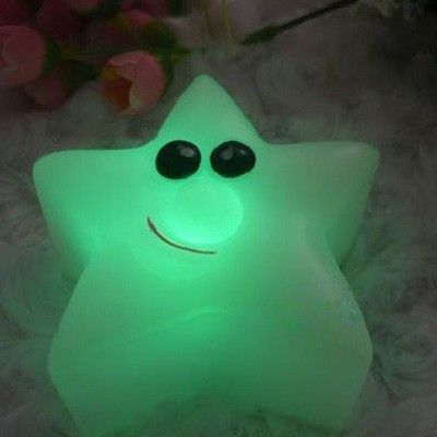 Petite étoile veilleuse couleurs changeantes LED