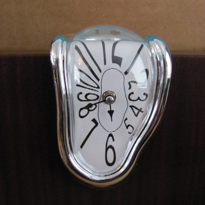 Horloge montre molle façon Dali chiffres normaux
