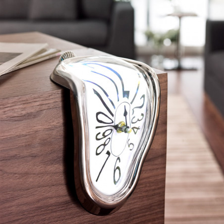 Horloge montre molle façon Dali chiffres normaux