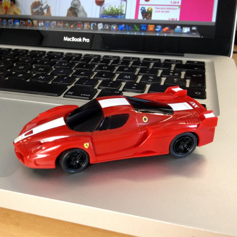 Smart link Ferrari FXX radiocommandée via Smartphone